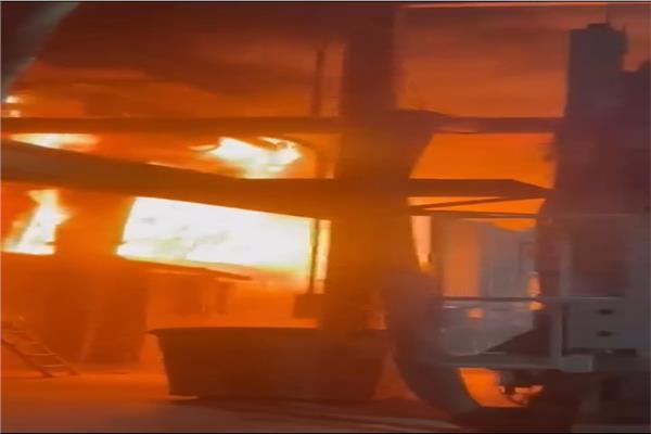 انتداب المعمل الجنائى لفحص حريق مصنع سيراميكا بالسخنة