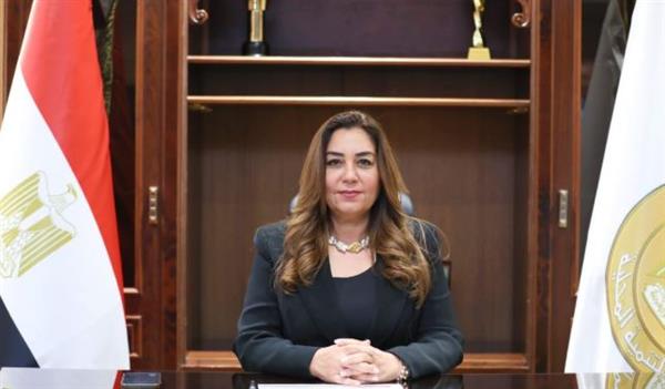 وزيرة التنمية المحلية تتابع مع محافظي المنوفية والجيزة تداعيات حادث الطريق الإقليمي