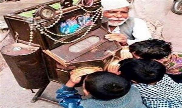 البيانولا ... آلة الهامش التي عزفت لحن الشارع المصري
