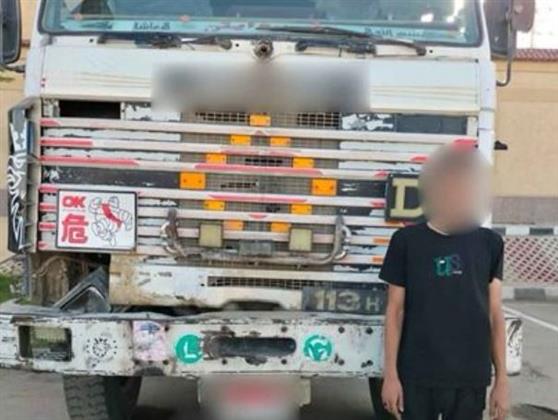 كشف ملابسات فيديو تضمن تناثر حمولة سيارة نقل ثقيل بالطريق الدائري بالقاهرة