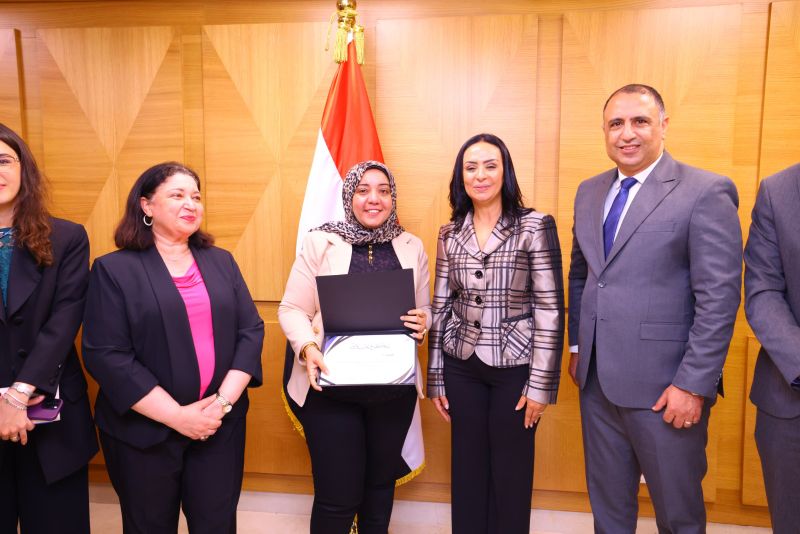 وزيرة التضامن تُكرم الزميلة سارة الجمل تقديرًا لدورها الإعلامي في دعم قضايا المجتمع