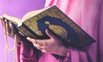   ما حكم تلاوة المرأة القرآن أمام الرجال الأجانب؟