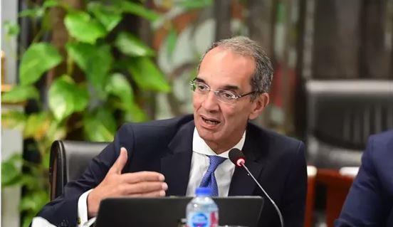 وزير الاتصالات يشرح للأطفال أهمية التكنولوجيا والذكاء الاصطناعي