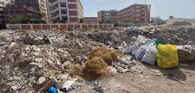 محافظ الإسكندرية يوجّه بتكثيف أعمال النظافة ورفع المخلفات مع الشوارع الرئيسية 