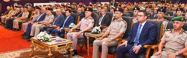 الفريق أحمد خليفة يشهد فعاليات اليوم العلمى للكلية الفنية العسكرية
