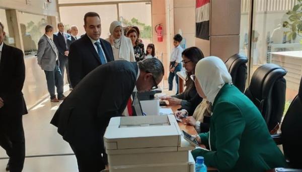 لجان الاقتراع في لبنان تستقبل الناخبين للتصويت في انتخابات مجلس الشيوخ
