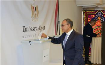 وزير الخارجية أول من يدلي بصوته في انتخابات الشيوخ بواشنطن