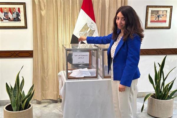 استمرار توافد الناخبين على لجان التصويت في السفارات المصرية بالهند وباكستان وبنجلاديش
