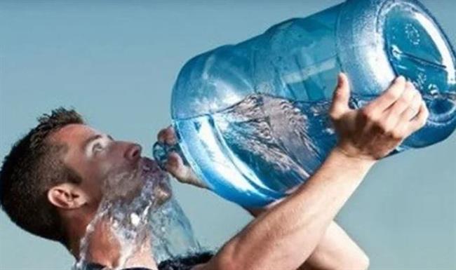 أفضل وقت لشرب الماء لإنقاص الوزن وتحسين الهضم