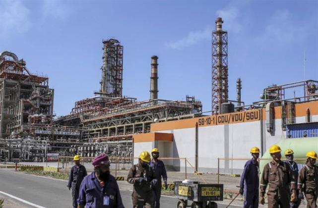 المصافي الهندية تتجه نحو النفط النيجيري في مواجهة رسوم ترامب
