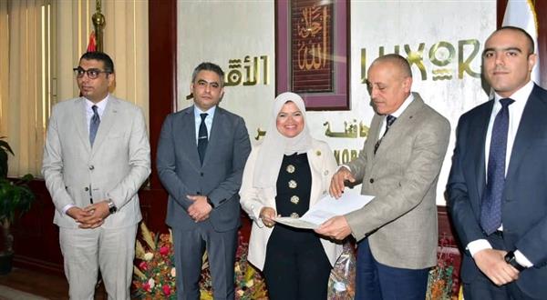 محافظ الأقصر يكرم المتميزين في إدارات المراجعة الداخلية والحوكمة بحضور وفد الرقابة الإدارية