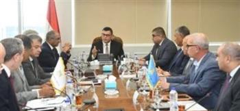   وزير الإسكان يتابع موقف التغذية الكهربائية لمحطات مياه الشرب والصرف الصحى