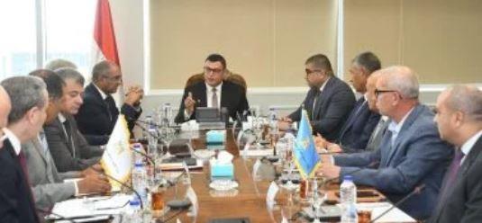 وزير الإسكان يتابع موقف التغذية الكهربائية لمحطات مياه الشرب والصرف الصحى