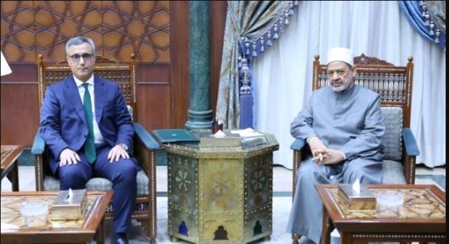 براح يشيد بمواقف الإمام الأكبر ويؤكد اعتزاز بلاده بالأزهر الشريف