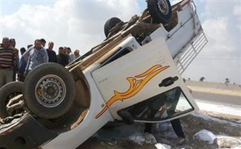 مصرع شخص وطفل وإصابة سائق في انقلاب نصف نقل على صحراوي سوهاج