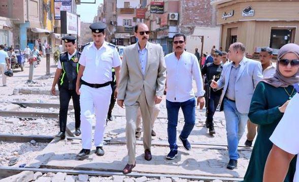 محافظ سوهاج يوجه برفع القمامة خلال جولة مفاجئة بقرية برديس