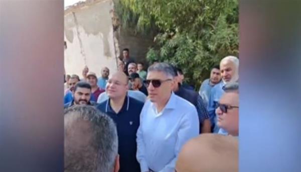 استجابة.. محافظ الجيزة يتفقد محطة نكلا لبحث حلول عبور آمن بعد شكاوى الأهالي