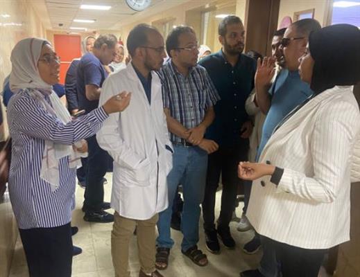 عاطف وفريق الطب العلاجي يتابعان إنتظام سير العمل داخل مستشفى نجع حمادي العام
