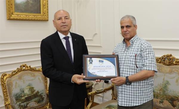 محافظ القاهرة يستقبل عبد الهادي شعبان عبد الهادي رئيس الهيئة العامة للنظافة السابق