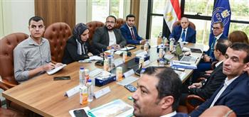   رئيس هيئة الدواء المصرية يبحث مع شركة فياترس خطط توطين صناعة الأدوية