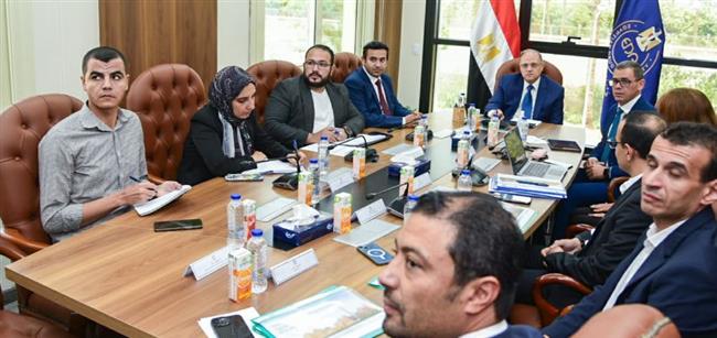 رئيس هيئة الدواء المصرية يبحث مع شركة فياترس خطط توطين صناعة الأدوية