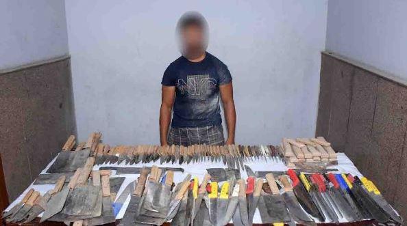 حبس عاطل 4 أيام لاتهامه بإدارة ورشة لتصنيع الأسلحة البيضاء بالحوامدية