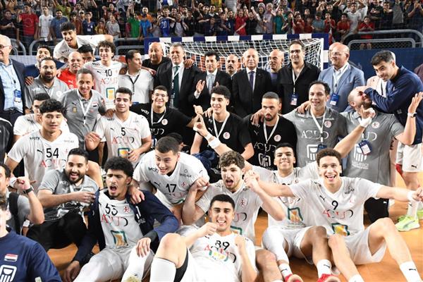 وزير الرياضة ومحافظ القاهرة يؤازران يد مصر ويهنئهما بالوصول لربع نهائي بطولة العالم