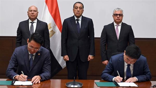 مدبولي يشهد توقيع عقد إنشاء مصنع مجموعة سايلون الصينية للإطارات بـ "اقتصادية قناة السويس"