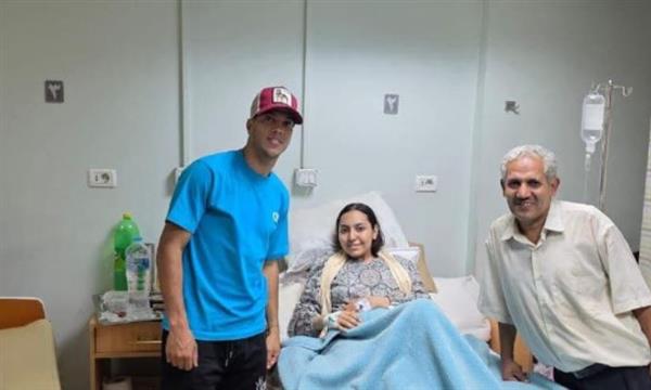 إمام عاشور يزور ابنة عم رأفت أقدم عامل في نادي الزمالك بعد تعرضها لوعكة صحية