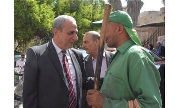   محافظ الغربية يصدر قرارًا بوقف العمل الميداني لعمال النظافة وقت ذروة الحرارة 
