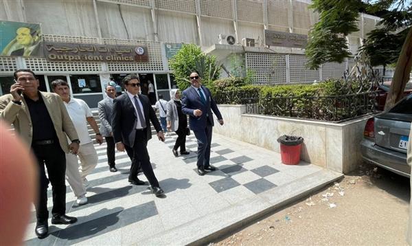 وزير الثقافة يتوجه إلى مستشفى معهد ناصر لمتابعة إجراءات خروج جثمان الأديب الكبير صنع الله إبراهيم
