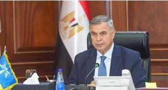 محافظ الإسكندرية يوجّه بفصل عامل بشاطئ النخيل ظهر في فيديو أثناء طلب إكرامية من رواد الشاطئ