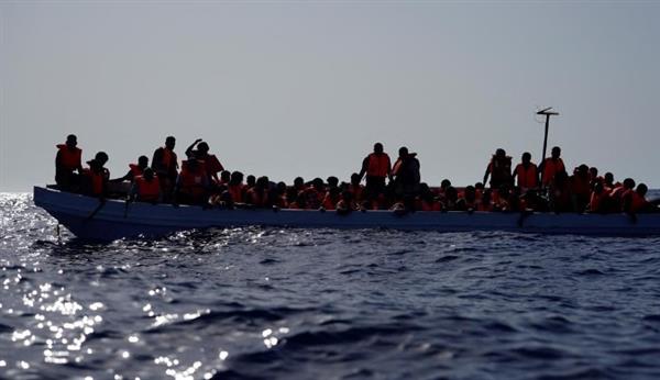 مصرع 20 مهاجرًا على الأقل في غرق سفينة قبالة سواحل إيطاليا