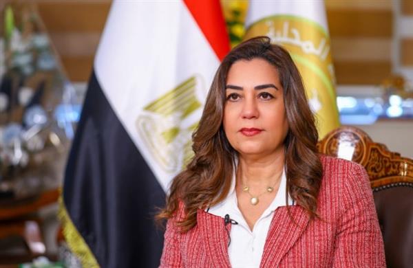 خلال ساعات.. وزيرة التنمية المحلية تعتمد حركة تنقلات في 10 محافظات