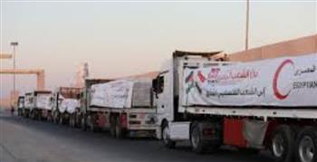الهلال الأحمر المصري:220 شاحنة مساعدات تدخل إلى الفلسطينيين بغزة