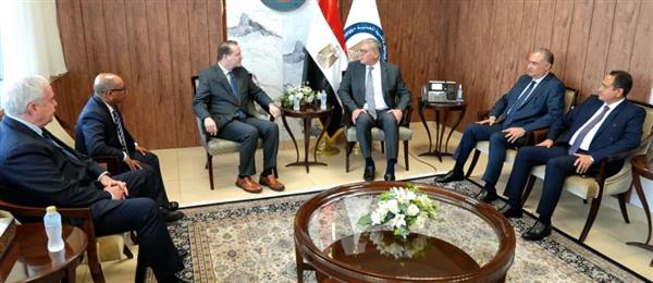 وزير البترول يبحث مع انرجوس العالمية التعاون القائم في سفن التغييز