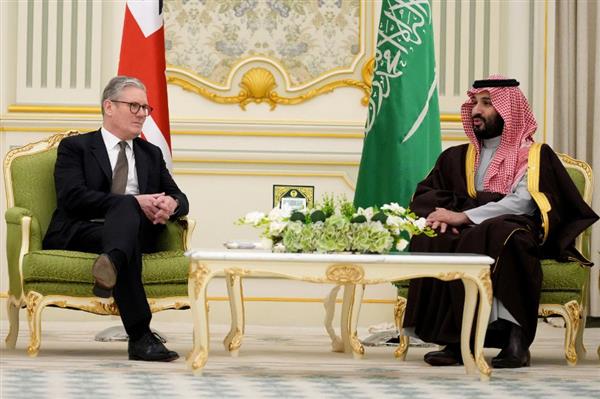 رئيس الوزراء البريطاني يبحث هاتفيًا مع ولي العهد السعودي الأزمة في غزة