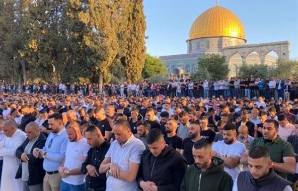 40 ألف فلسطيني يؤدون صلاة الجمعة بالمسجد الأقصى