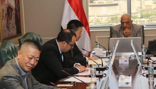 وزير الكهرباء يبحث مع شركة انكورا الصينية توطين صناعة المهمات الكهربائية
