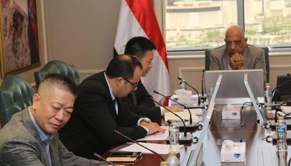 وزير الكهرباء يبحث مع شركة انكورا الصينية توطين صناعة المهمات الكهربائية