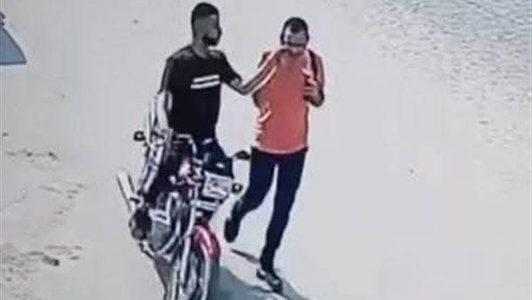 بأسلوب الخطف.. حبس المتهم بسرقة هاتف بالإكراه من شاب
