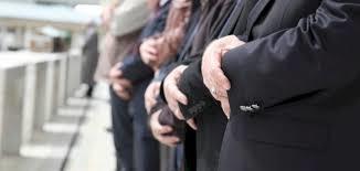   حكم صلاة الجنازة على أكثر من متوفى مرة واحدة وثوابها؟