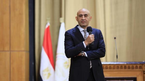 "التعليم" تشدد على الإلتزام بالزي المدرسي والمصروفات