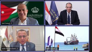   وزيرا الاتصالات المصري والأردني يشهدان إنزال الكابل البحرى عالى السعة "كورال بريدج" فى طابا 