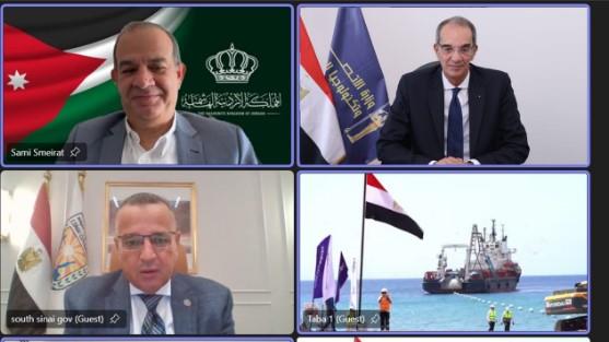 وزيرا الاتصالات المصري والأردني يشهدان إنزال الكابل البحرى عالى السعة "كورال بريدج" فى طابا 
