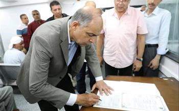   كدواني يستجيب لمواطن ويوقع له عقد تقنين أراضي أملاك دولة عقب استكمال كافة الإجراءات