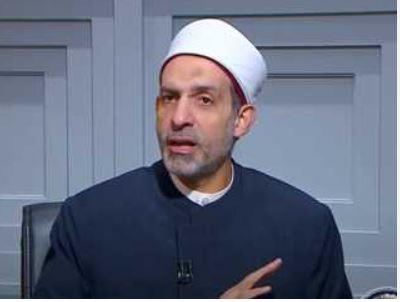 أمين الفتوى: لا مانع من ارتداء الملابس على الموضة بشرط