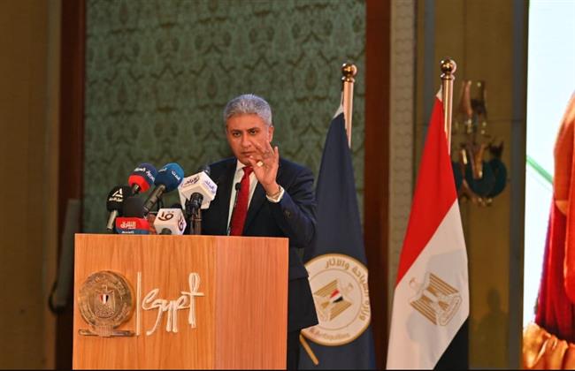 وزير السياحة والآثار يطلق حملة ترويجية لتسليط الضوء على أهمية السياحة للمجتمع