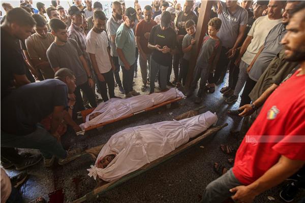 بينهم 22 من طالبي المساعدات.. شهداء وجرحى في قصف للاحتلال على غزة