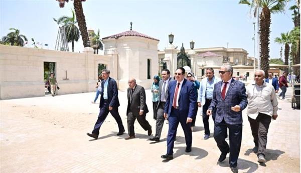 رئيس جامعة القاهرة يتفقد أعمال الترميم والصيانة لسور الحرم الجامعي